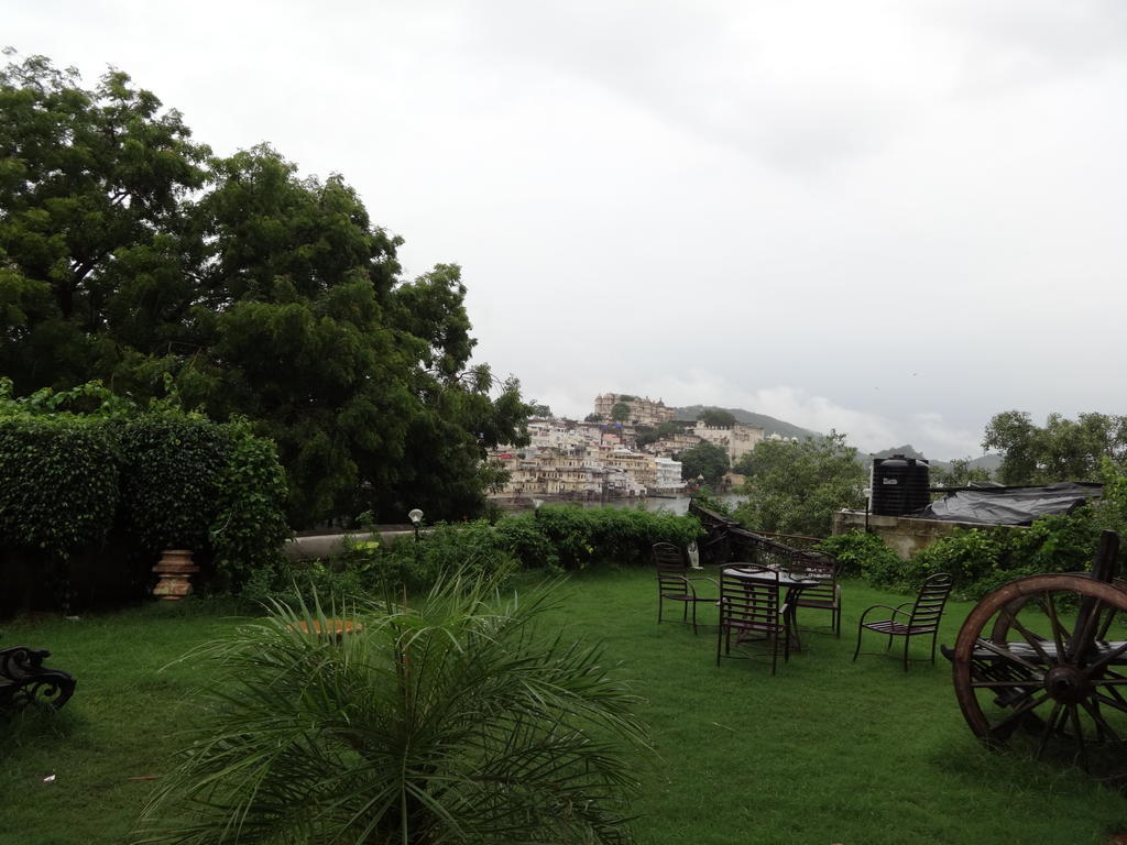 Karohi Haveli - A Heritage Hotel Удайпур Экстерьер фото