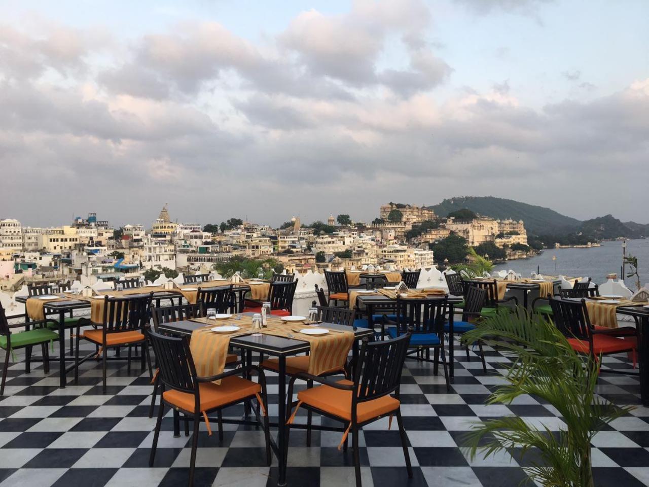 Karohi Haveli - A Heritage Hotel Удайпур Экстерьер фото
